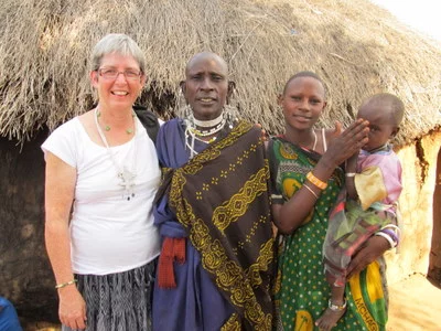 Kathy-Platt-with-women-in-Africa